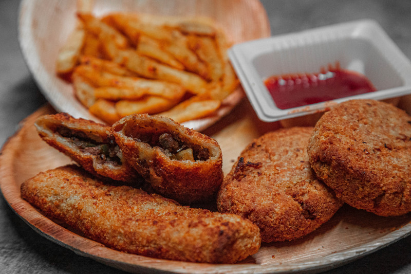 2pcs Chicken Cutlets 2pcs Chicken Rolls French Fries