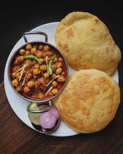 Chole bhatutre