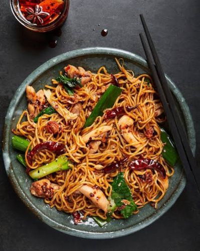 Chicken Schezwan noodles
