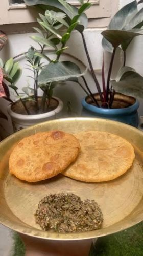 Pahadi aloo swala 2pcs with bhanjeer chutney