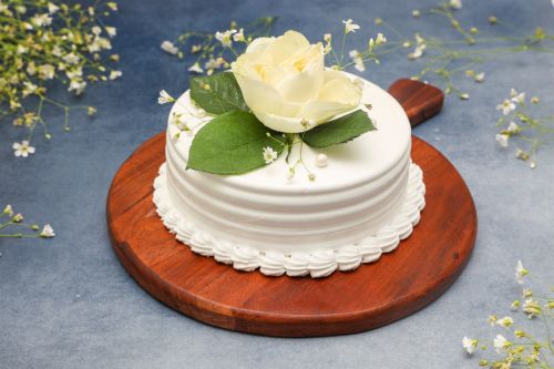 White Rose Elegance Cake