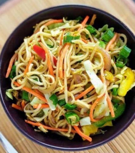 Veg hakka noodels